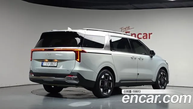 Kia Carnival — Фото автомобиля 2