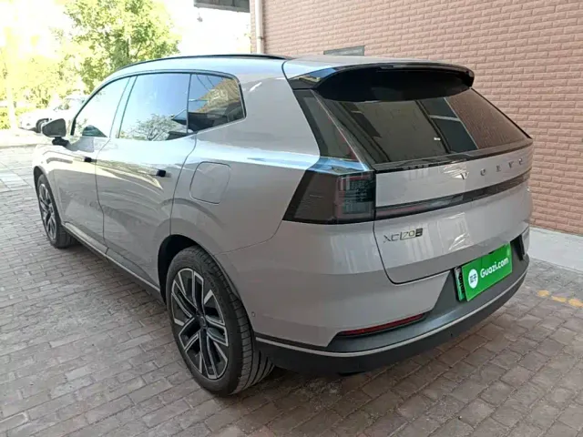 Volvo XC70 Plug-in Hybrid — Фото автомобиля 4