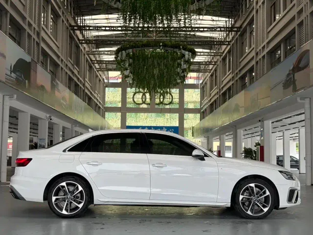 Audi A4L — Фото автомобиля 2