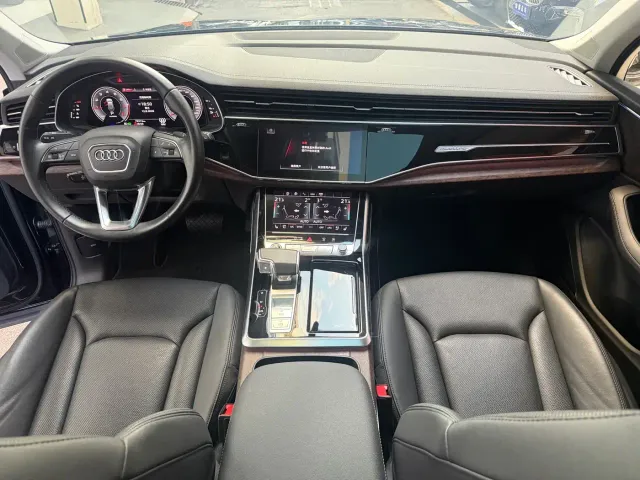 Audi Q7 — Фото автомобиля 14