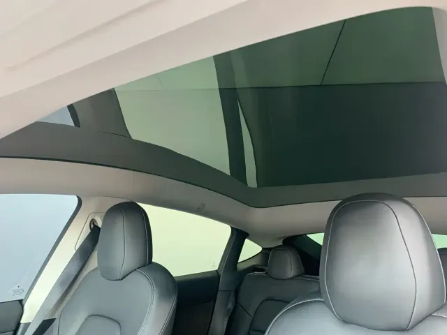 Tesla Model Y — Фото автомобиля 16