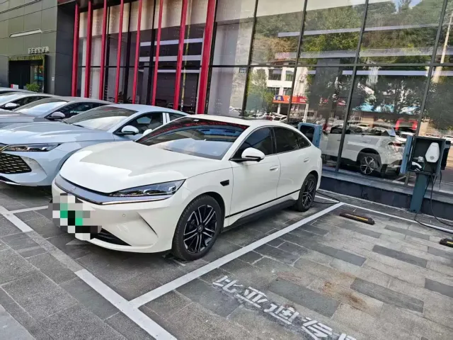 Фотография автомобиля — BYD Qin L