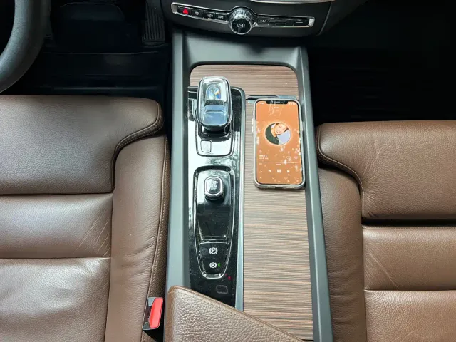 Volvo XC60 — Фото автомобиля 9