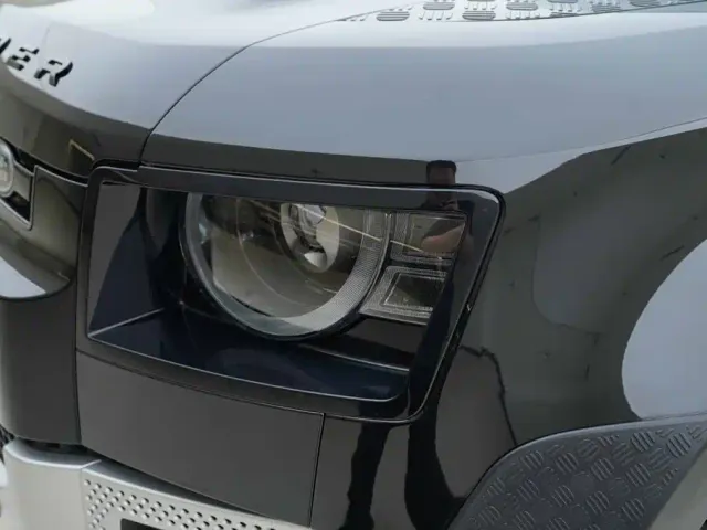 Land Rover Defender — Фото автомобиля 14