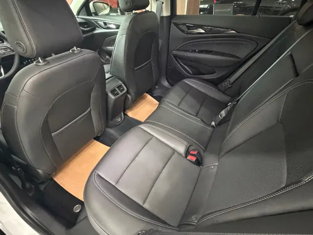 Buick Regal — Фото автомобиля 12