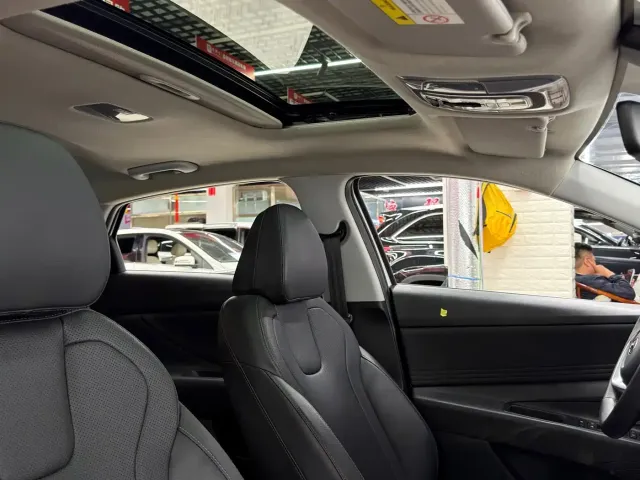 Hyundai Elantra — Фото автомобиля 23