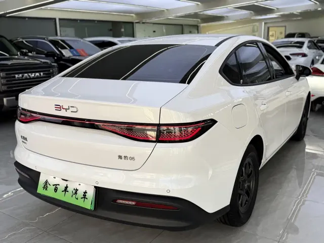BYD Seal 05 DM-i — Фото автомобиля 10