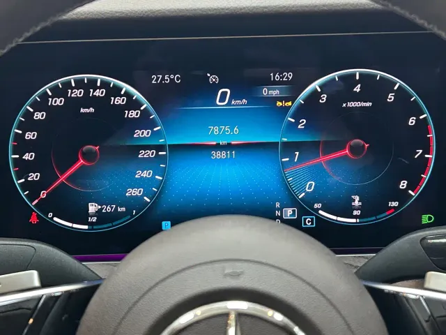 Mercedes-Benz E-Class — Фото автомобиля 22