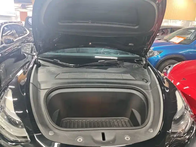 Tesla Model Y — Фото автомобиля 19