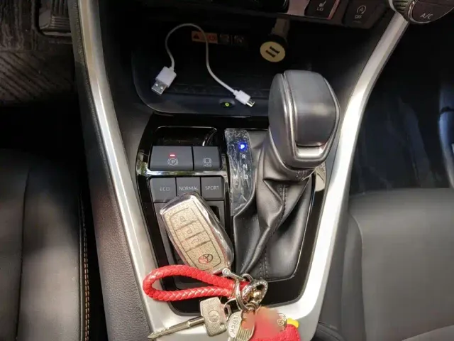 Toyota RAV4 — Фото автомобиля 6