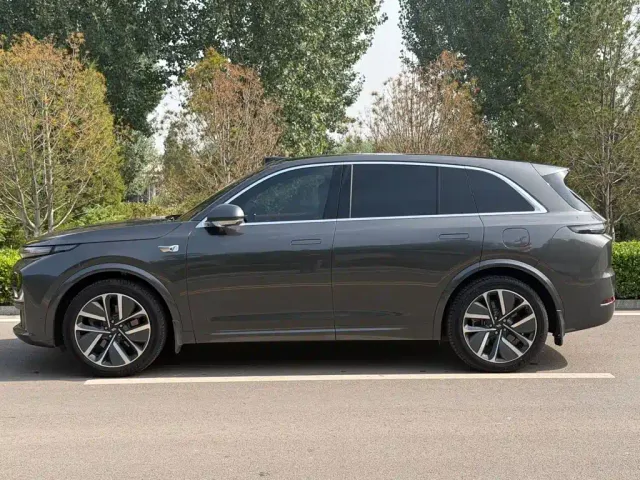 Li Auto L7 — Фото автомобиля 10