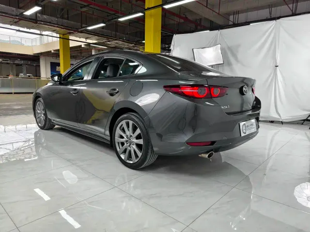 Mazda Axela — Фото автомобиля 8