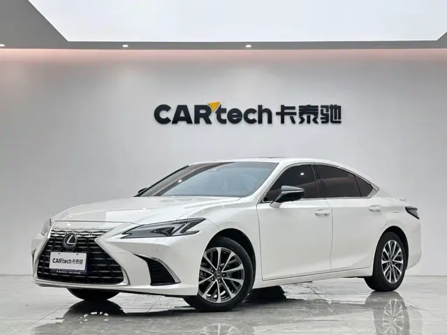 Фотография автомобиля — Lexus ES