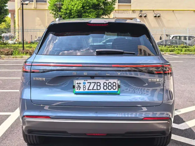 Geely Galaxy Starship 7 EM-i — Фото автомобиля 5