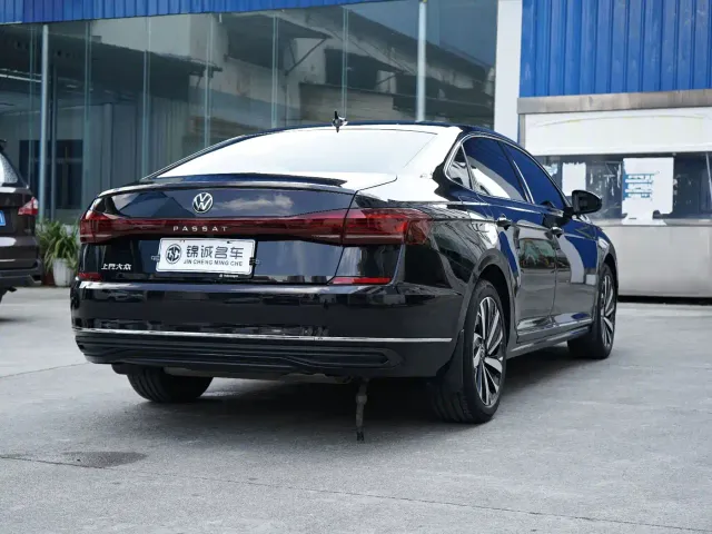 Volkswagen Passat — Фото автомобиля 7