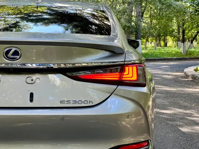 Lexus ES — Фото автомобиля 7