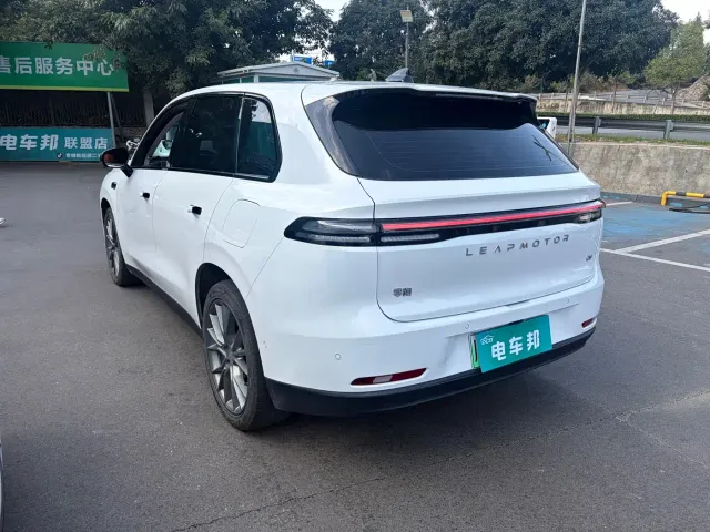 Leapmotor C10 — Фото автомобиля 8