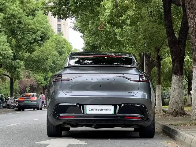 Zhijie Luxeed R7 2026 Range Extender Max — Фото автомобиля 4