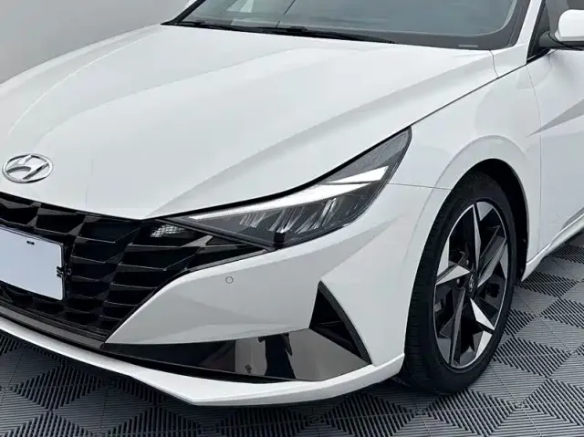 Hyundai Elantra — Фото автомобиля 7
