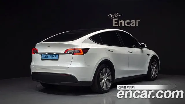 Tesla Model Y — Фото автомобиля 2