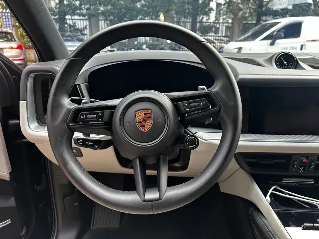 Porsche Cayenne — Фото автомобиля 17