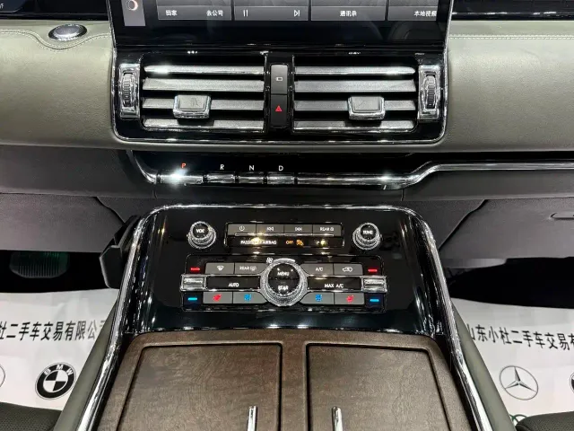 Lincoln Navigator — Фото автомобиля 13