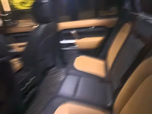 Land Rover Defender — Фото автомобиля 3