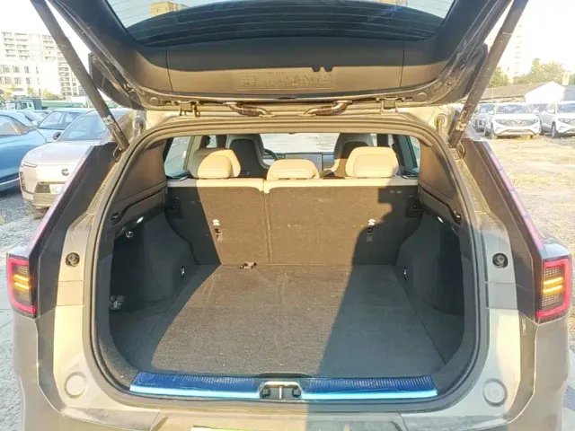 Volvo XC70 Plug-in Hybrid — Фото автомобиля 18