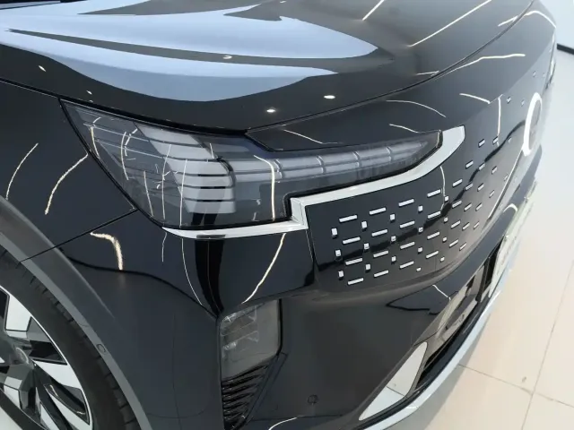 Volvo EM90 — Фото автомобиля 6