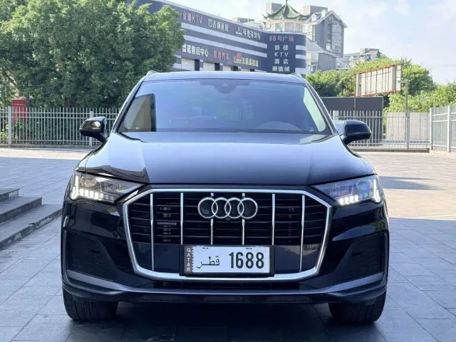 Audi Q7 — Фото автомобиля 2