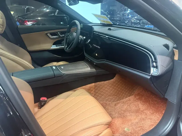 Mercedes-Benz E-Class — Фото автомобиля 4