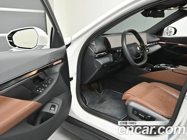 BMW 5-Series 5 серия (G60) — Фото автомобиля 22