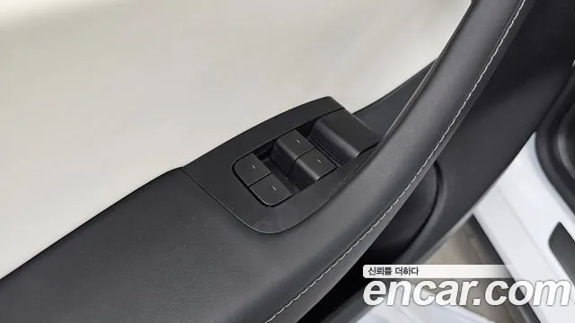 Tesla Model Y — Фото автомобиля 28