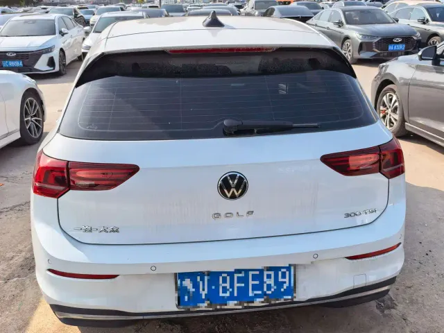 Volkswagen Golf — Фото автомобиля 9