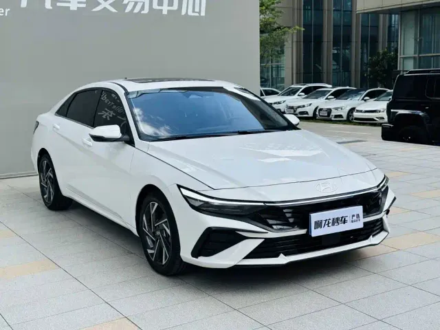 Hyundai Elantra — Фото автомобиля 3