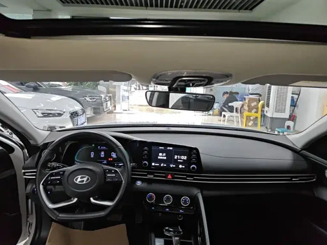 Hyundai Elantra — Фото автомобиля 9