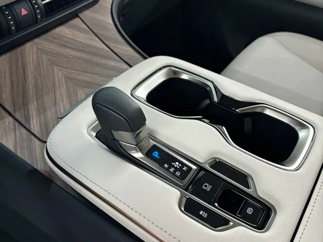 Lexus LM — Фото автомобиля 10