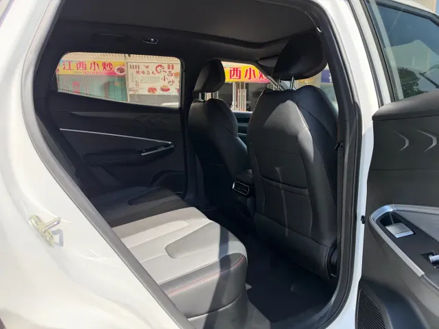 Geely Boyue — Фото автомобиля 5