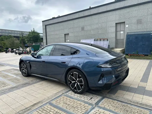 Xiaomi SU7 — Фото автомобиля 11