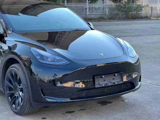 Tesla Model Y — Фото автомобиля 15