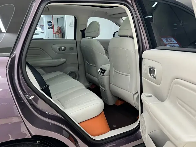 Leapmotor B10 — Фото автомобиля 12