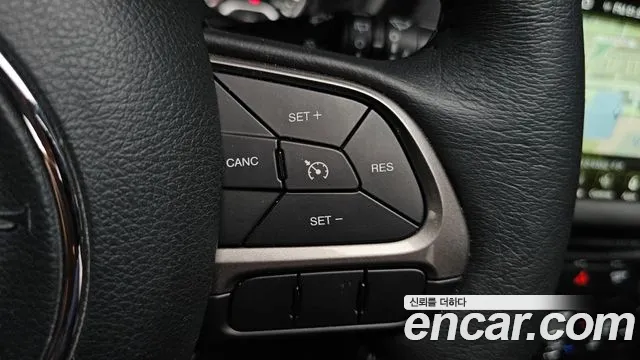 Jeep Renegade — Фото автомобиля 30