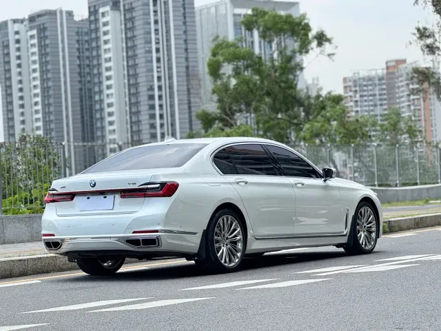BMW 7 Series — Фото автомобиля 3