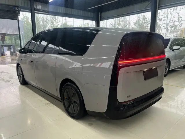 Li Auto MEGA — Фото автомобиля 7