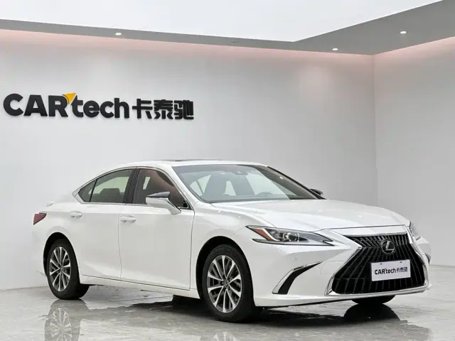 Lexus ES — Фото автомобиля 6