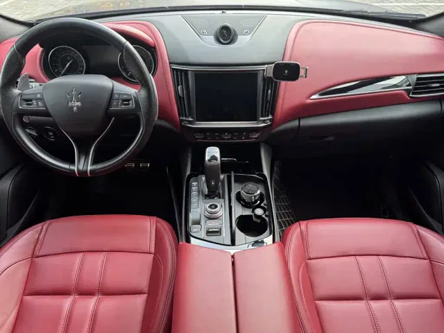Maserati Levante — Фото автомобиля 13