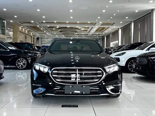 Mercedes-Benz E-Class — Фото автомобиля 3