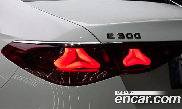 Mercedes-Benz E-Class — Фото автомобиля 8