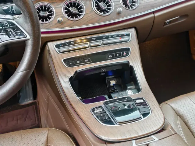 Mercedes-Benz E-Class — Фото автомобиля 13