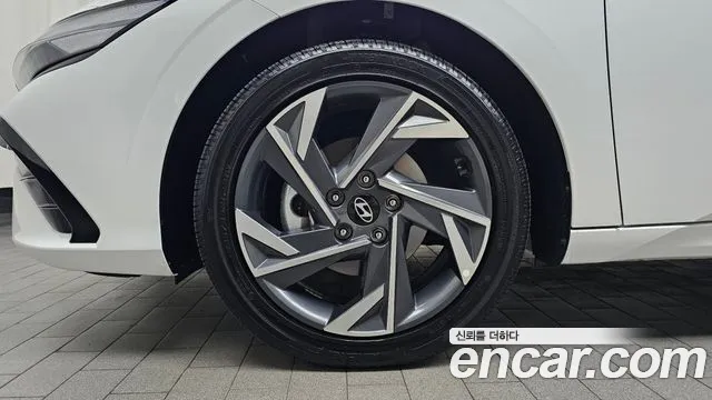 Hyundai Avante CN7 — Фото автомобиля 5